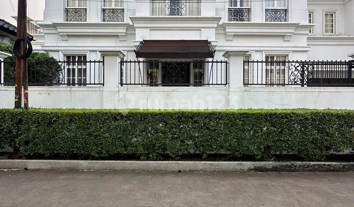 Tendean Luxurious Classic House Strategic Location Near Kuningan Tendean Luxurious Classic House Strategic Location Near Kuningan