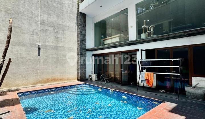 Pondok Indah Modern Classic Tropical House Depan Taman