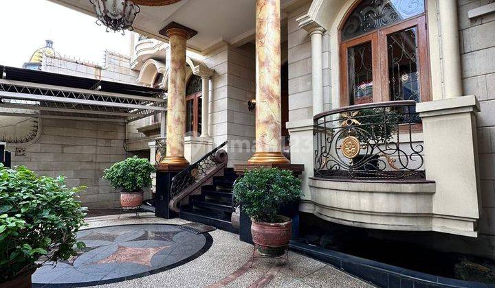 Pancoran Dalam Komplek Luxurious European Classic House  2