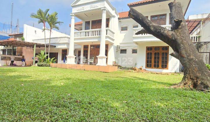 Pondok Indah Classic House Halaman Luas Lokasi Strategis  2