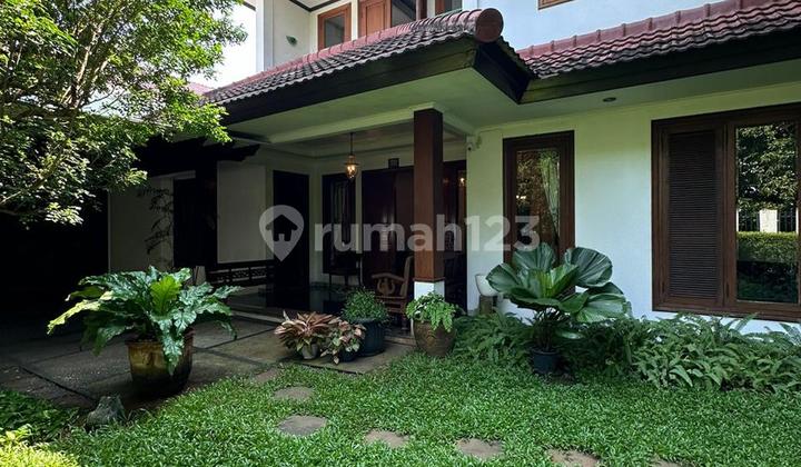 Kebayoran Baru Well-Maintained House Ready to Live In Premium Location
