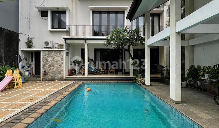 Kebayoran Lama Area Modern Tropical House Dekat Permata Hijau 