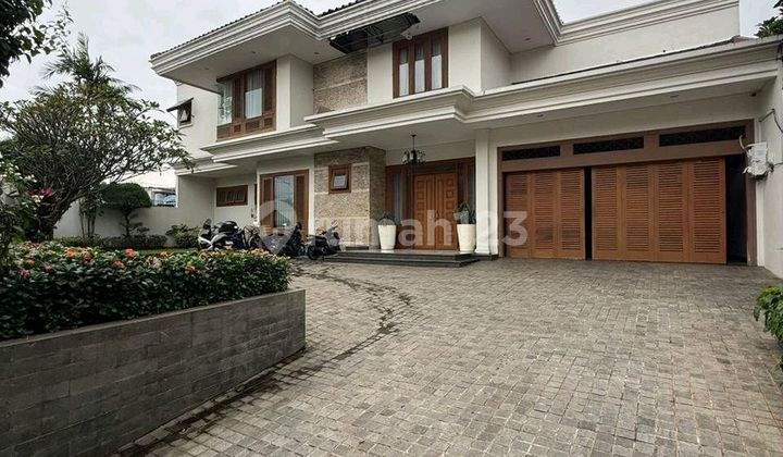 Lebak Bulus Modern Tropical Resort House Semi Furnished