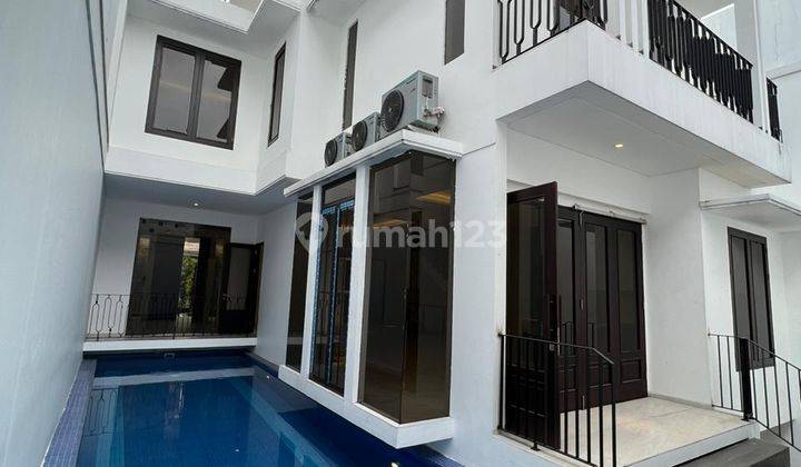 Cipete Modern Classic House Private Pool Dalam Townhouse  1