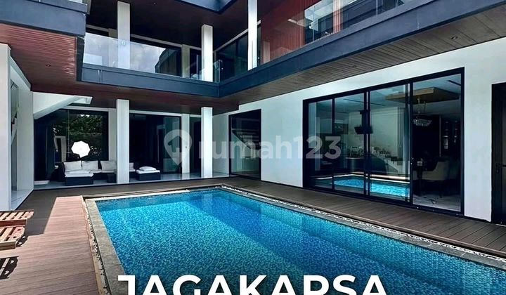 Jagakarsa Modern Tropical House Fully Furnished Within a Complex