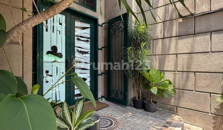 Kebayoran Baru 3-Storey Commercial Building Prime Area Kebayoran Baru 3-Storey Commercial Building Prime Area