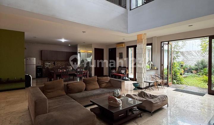 Pondok Indah Modern Tropical House Lokasi Strategis Jalan Lebar