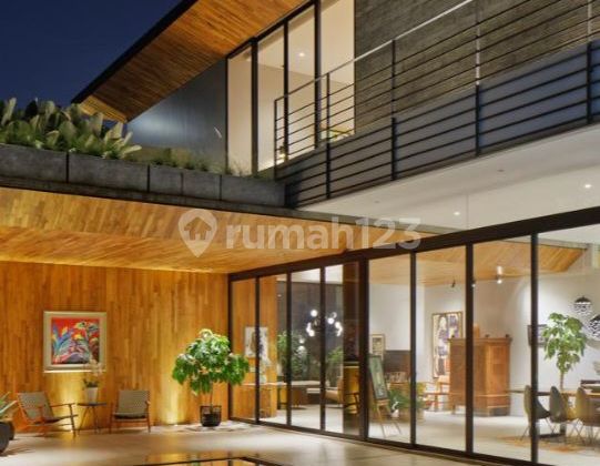 A Fully Renovated Modern Tropical House Made Entirely of Teak Wood in Kemang Ampera 2