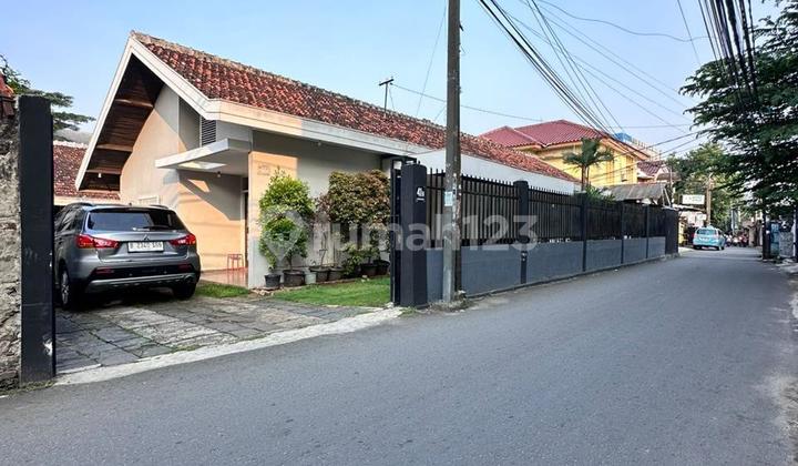Slipi Jakarta Barat Rumah Hitung Tanah Posisi Hoek Dekat Tol