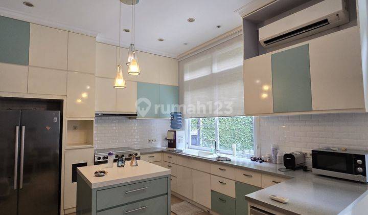 Kemang Puri Mutiara Modern Classic House Lokasi Strategis  2