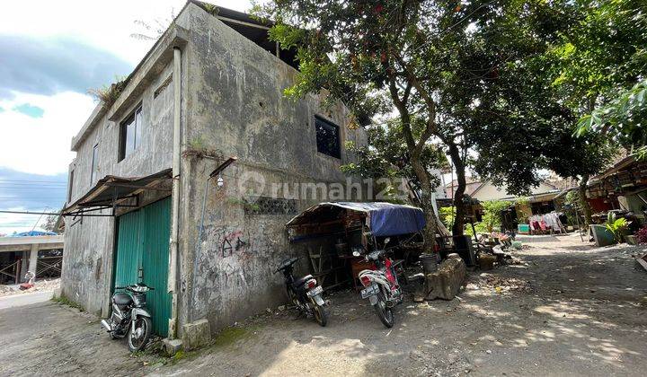 Ruko 2 lantai dengan tanah luas di tepi jalan Wedomartani  4