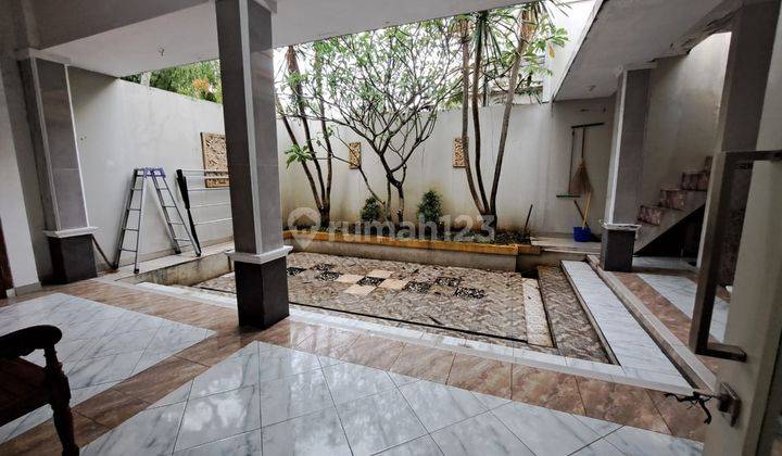 Rumah mewah full furnished di perumahan elit dekat kampus UGM  10