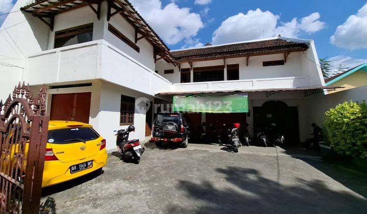 Dijual Murah Bangunan Kost 40 Kamar Tanah Luas Pinggir Jalan JEC 2