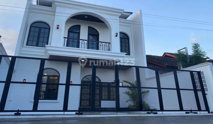 Dijual Rumah Baru 2 Lt Sangat Apik Detail Modern Kawasan Jl Tajem 1