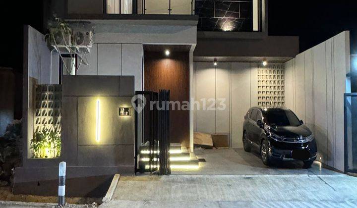 Dijual Rumah Full Furnish 2 Lt Gaya Kontemporer Area Jln Palagan 1