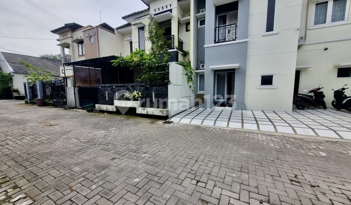 House/ Active Homestay in Housing Complex on Jalan Palagan Km 8 2