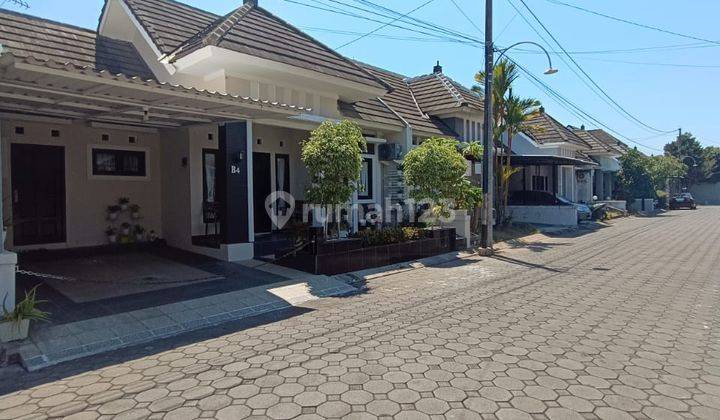 Dijual Rumah Cantik Furnished Dalam Perum Elite Area Jakal Km.9 2