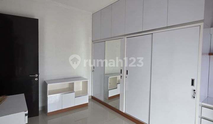 Quick Sale Cheap 2.5-Story House Fully Renovated and Semi-Furnished - Cluster Mississippi L8 Jakarta Garden City, Cakung 029 2