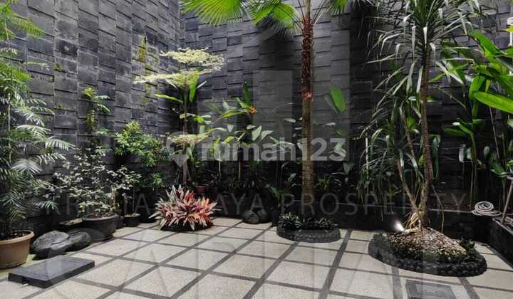 For Sale: Business Place / Main Road House, Cihampelas, Bandung