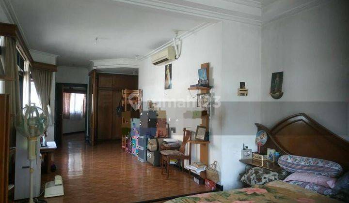 Dijual Rumah Klasik di Budisari  2