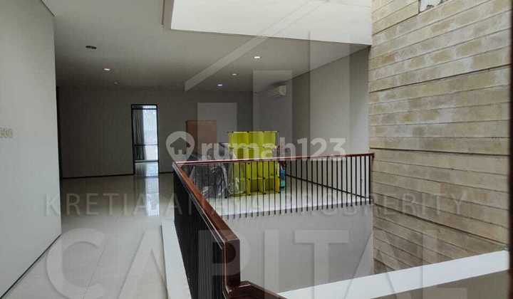 For Sale: Business Place / Main Road House, Cihampelas, Bandung