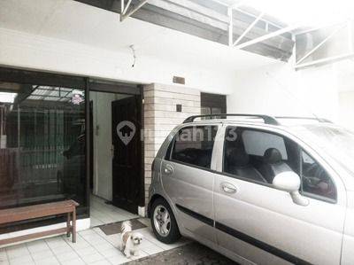 Disewakan Rumah Lama Siap Huni Lokasi Ciateul Bandung 1