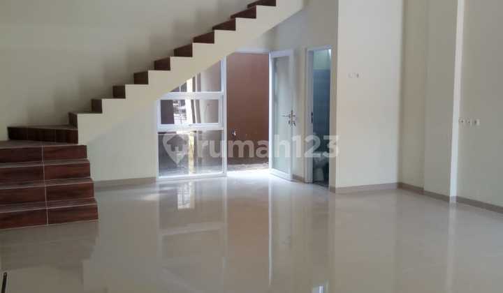 Disewakan / Dijual Ruko 2 Lantai Daerah Arcamanik Bandung Disewakan / Dijual Ruko 2 Lantai Daerah Arcamanik Bandung