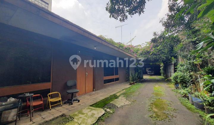 * Dijual Rumah Jaman Dulu, Terawat, Besar Lokasi Cihampelas Bandung * * Dijual Rumah Jaman Dulu, Terawat, Besar Lokasi Cihampelas Bandung *