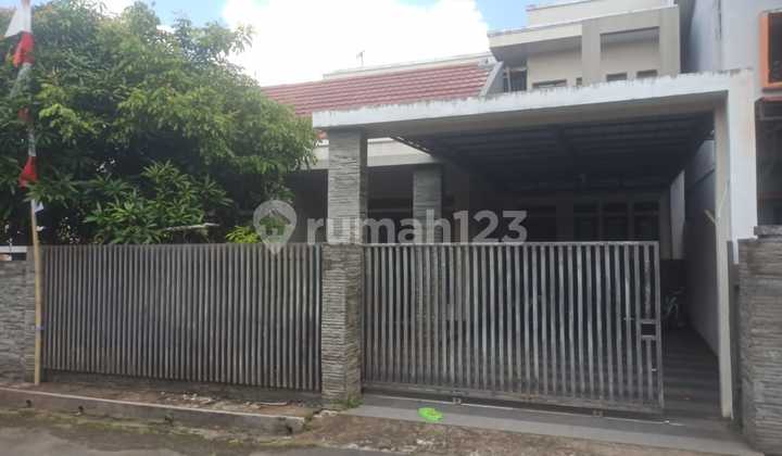 Rumah 2 Lantai Modern & Nyaman di Komp. Janur Asri, Lokasi Strategis! 2