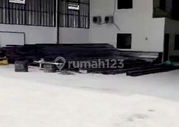 Quick Sale! 430 M² Warehouse in Pasar Kemis - 20ft Container Access, Negotiable Price!