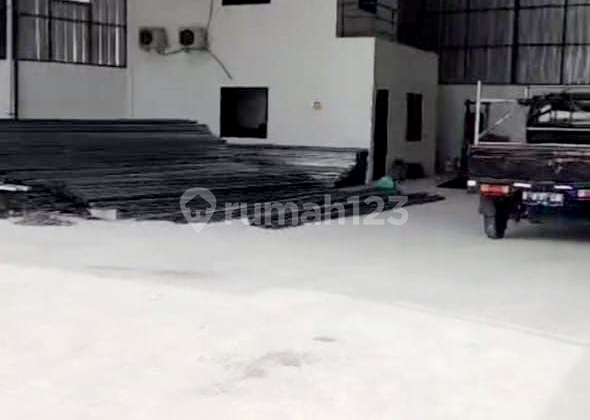 Quick Sale! 430 M² Warehouse in Pasar Kemis - 20ft Container Access, Negotiable Price!