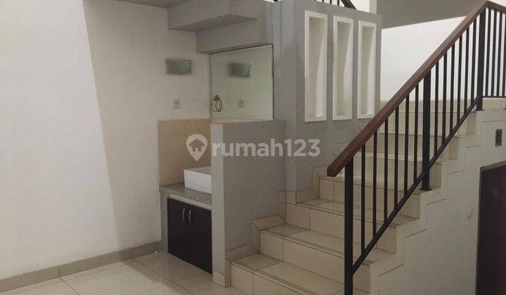 Rumah 3 Lantai Nan Cakep di Setraduta Cemara Pasti Bikin Kamu Betah 2