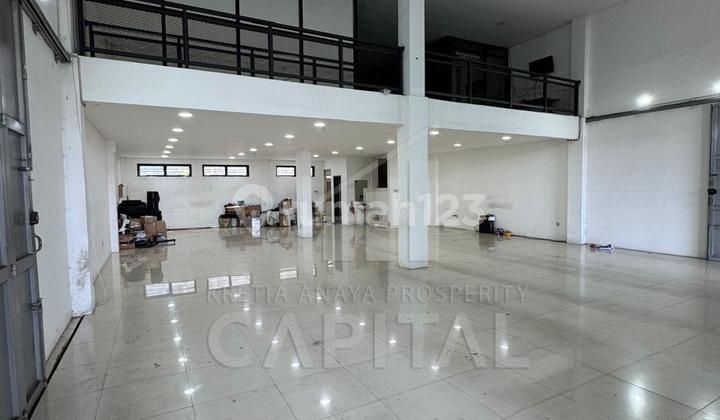 Ruko 2 Lantai Siap Pakai Usaha dengan Lokasi Strategis di Jalan Bkr Bandung