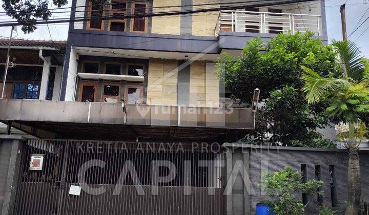 Rumah 3 Lantai Lokasi Strategus Cocok Untuk Hunian Atau Investasi Kostan Mewah di Surapati Pahlawan 1