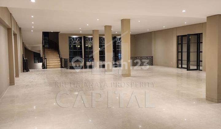 A Majestic and Luxurious 3-Storey Building on Jalan Juanda Dago Prime, Bandung A Majestic and Luxurious 3-Storey Building on Jalan Juanda Dago Prime, Bandung