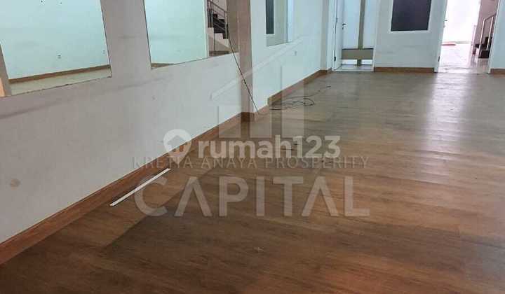 Ready-to-Use Shophouse with Strategic Location, Suitable for Office and Other Businesses on Sukajadi Street 2