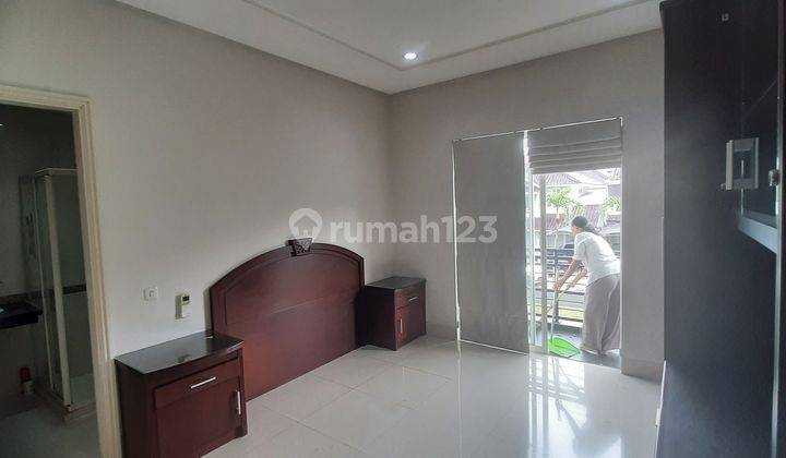 Rumah 2lt Mewah Lt 360m Semi.furnished 2