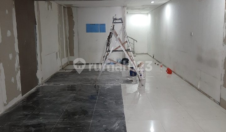 3-story shop house in Joglo Raya, land size 5x19m, roadside, on Ramai Main Road. 2