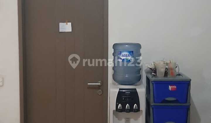 2.5-story house with 6 bedrooms, fully furnished 2