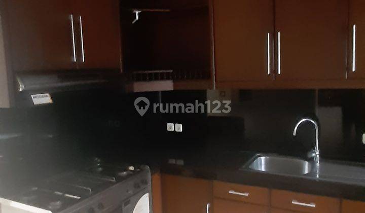 Rumah 2lt Mewah Lt 360m Semi.furnished 2