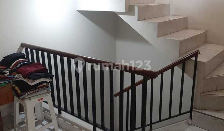 2.5-story house with 6 bedrooms, fully furnished 1