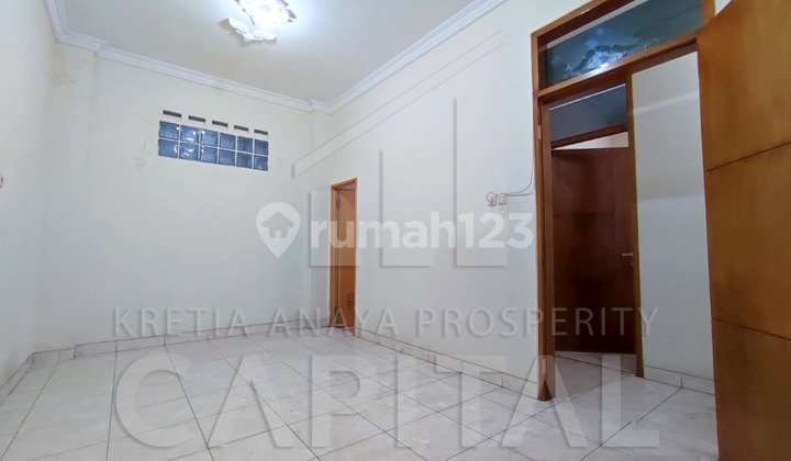 3-Story Commercial Shop House in Downtown Business Area, Suniaraja, Bandung City 2