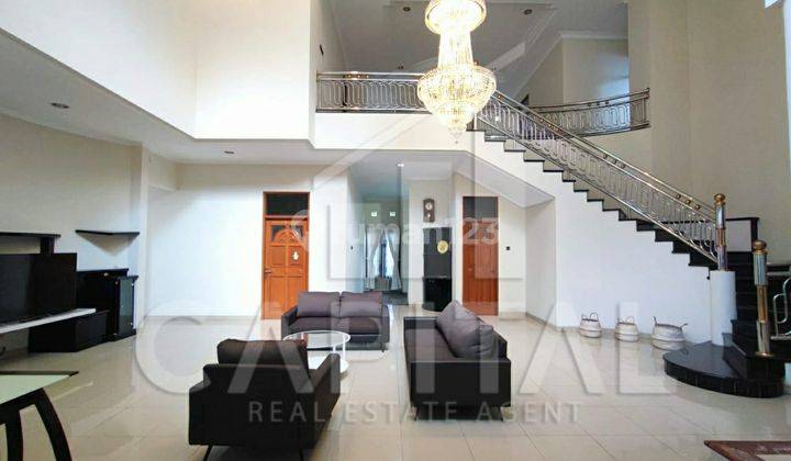 RUMAH ELEGAN SEMI FURNISHED TENGAH KOTA DI SAYAP PASTEUR 1