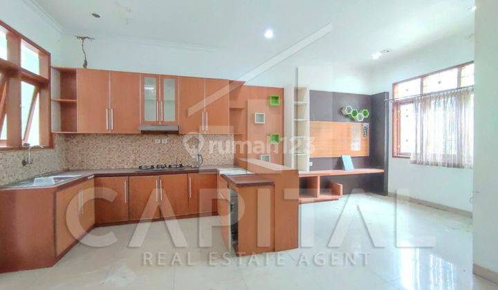 Rumah Asri
siap Huni Semi Furnished Di
kawasan Sayap Dago Bandung Kota 2