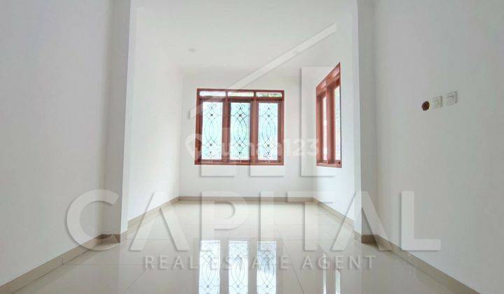 Rumah Asri
siap Huni Semi Furnished Di
kawasan Sayap Dago Bandung Kota 1