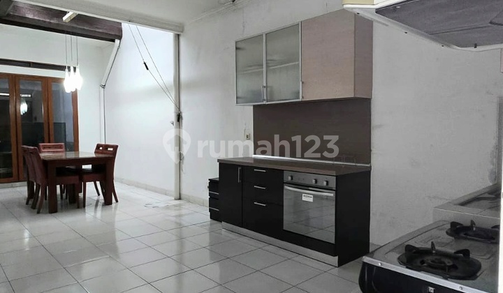 Rare Investor Price for a Semi-Furnished 1-Story House in Batununggal, Bandung City.