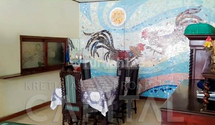 Well-Maintained Commercial House in Sayap Riau, Bandung City 2