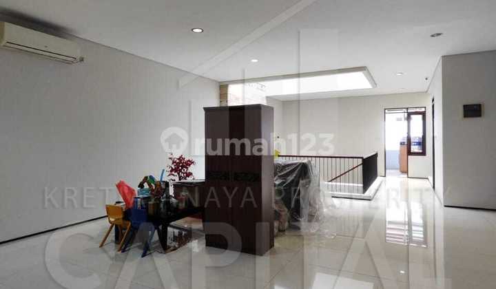 Rumah Komersil Minimalis Modern 3 Lantai Tengah Kota Di Cihampelas Bandung Kota 2