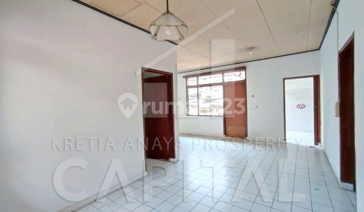 Mid-City House in Pajajaran Wing, Bandung City 2