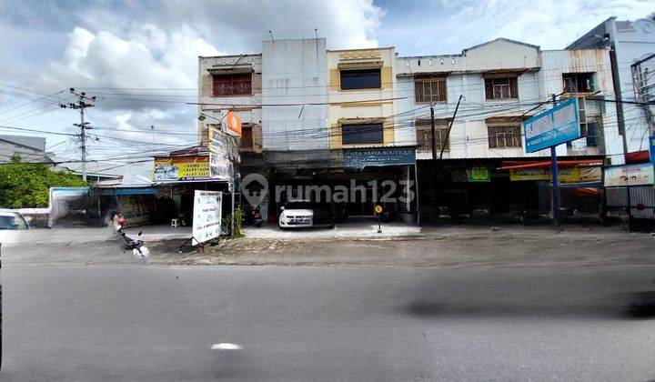 Disewakan Ruko Strategis 3 lantai (okt) 2